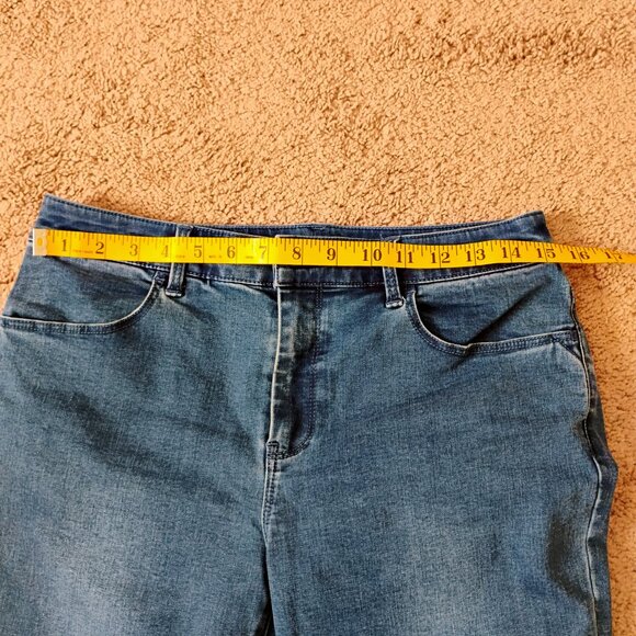 Chico's Girlfriend Capri Slim Leg Jeans .5 - Size 6 - Picture 4 of 8